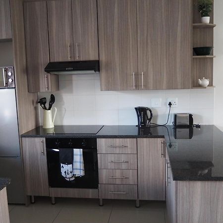 Or Tambo Self Catering Apartments, The Willows Boksburg Eksteriør billede