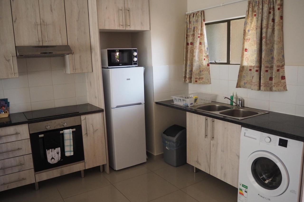 Or Tambo Self Catering Apartments, The Willows Boksburg Eksteriør billede