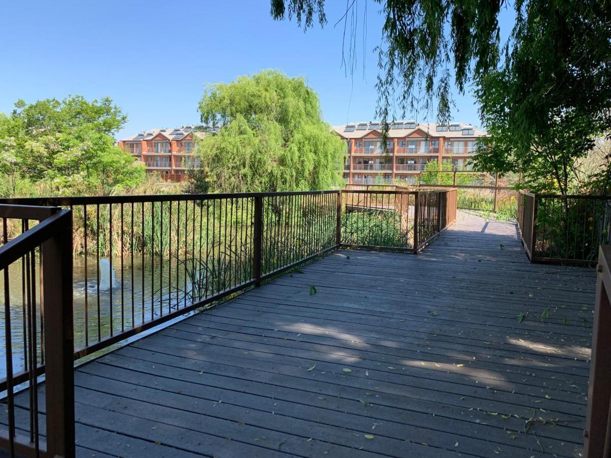 Or Tambo Self Catering Apartments, The Willows Boksburg Eksteriør billede