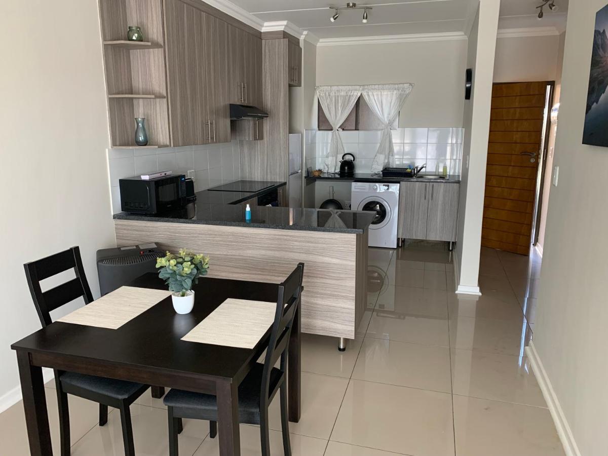 Or Tambo Self Catering Apartments, The Willows Boksburg Eksteriør billede