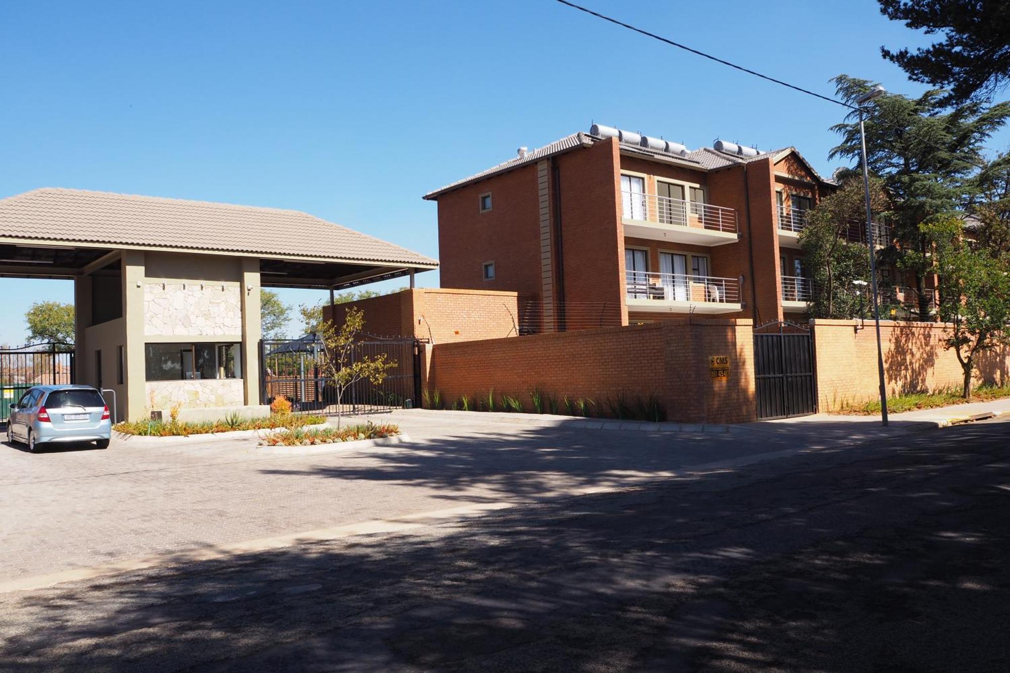 Or Tambo Self Catering Apartments, The Willows Boksburg Eksteriør billede
