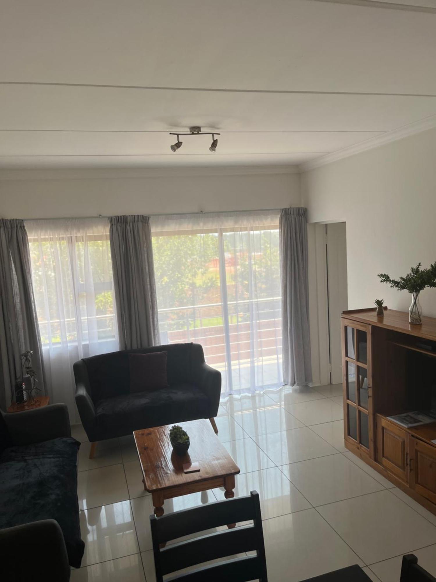 Or Tambo Self Catering Apartments, The Willows Boksburg Eksteriør billede