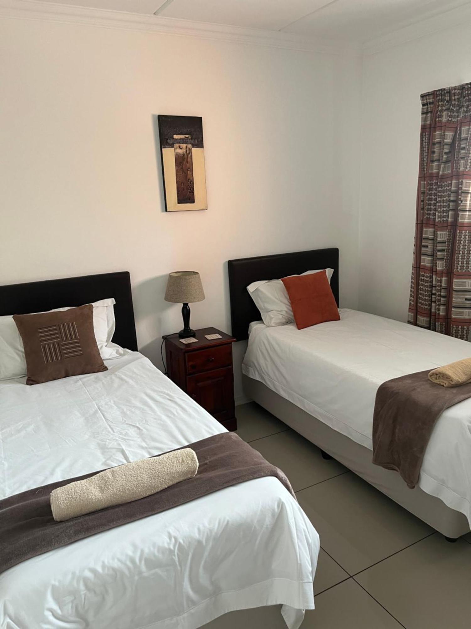 Or Tambo Self Catering Apartments, The Willows Boksburg Eksteriør billede