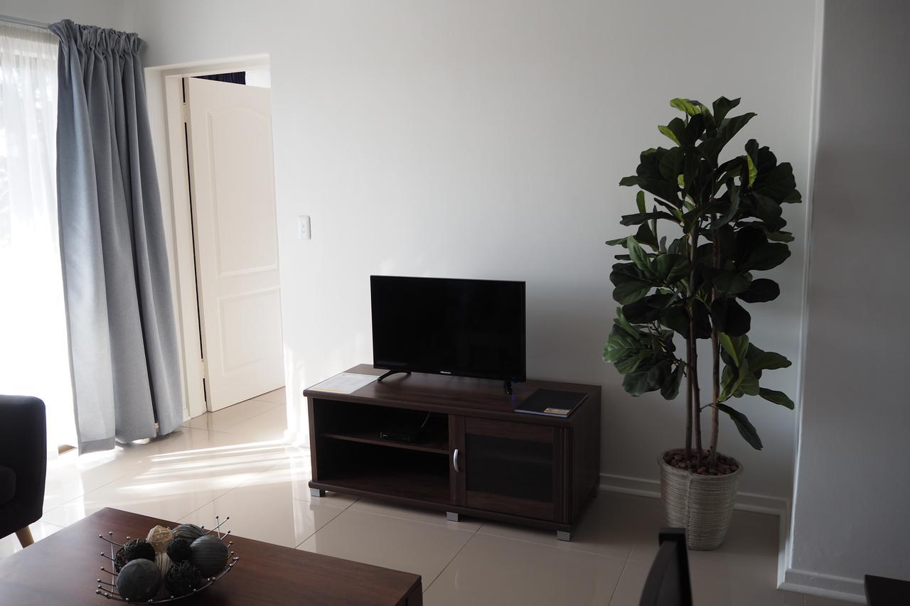 Or Tambo Self Catering Apartments, The Willows Boksburg Eksteriør billede