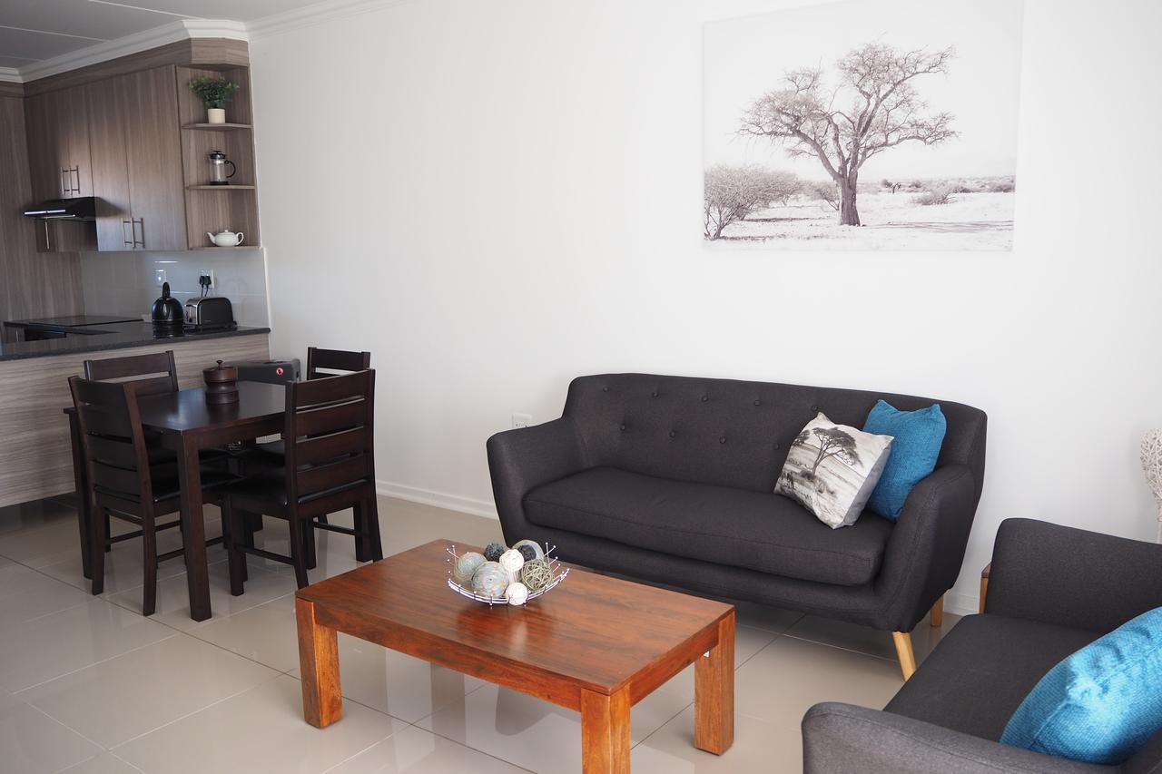 Or Tambo Self Catering Apartments, The Willows Boksburg Eksteriør billede