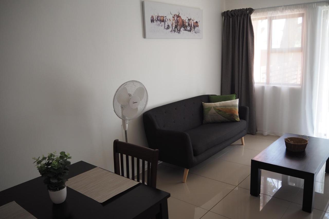 Or Tambo Self Catering Apartments, The Willows Boksburg Eksteriør billede