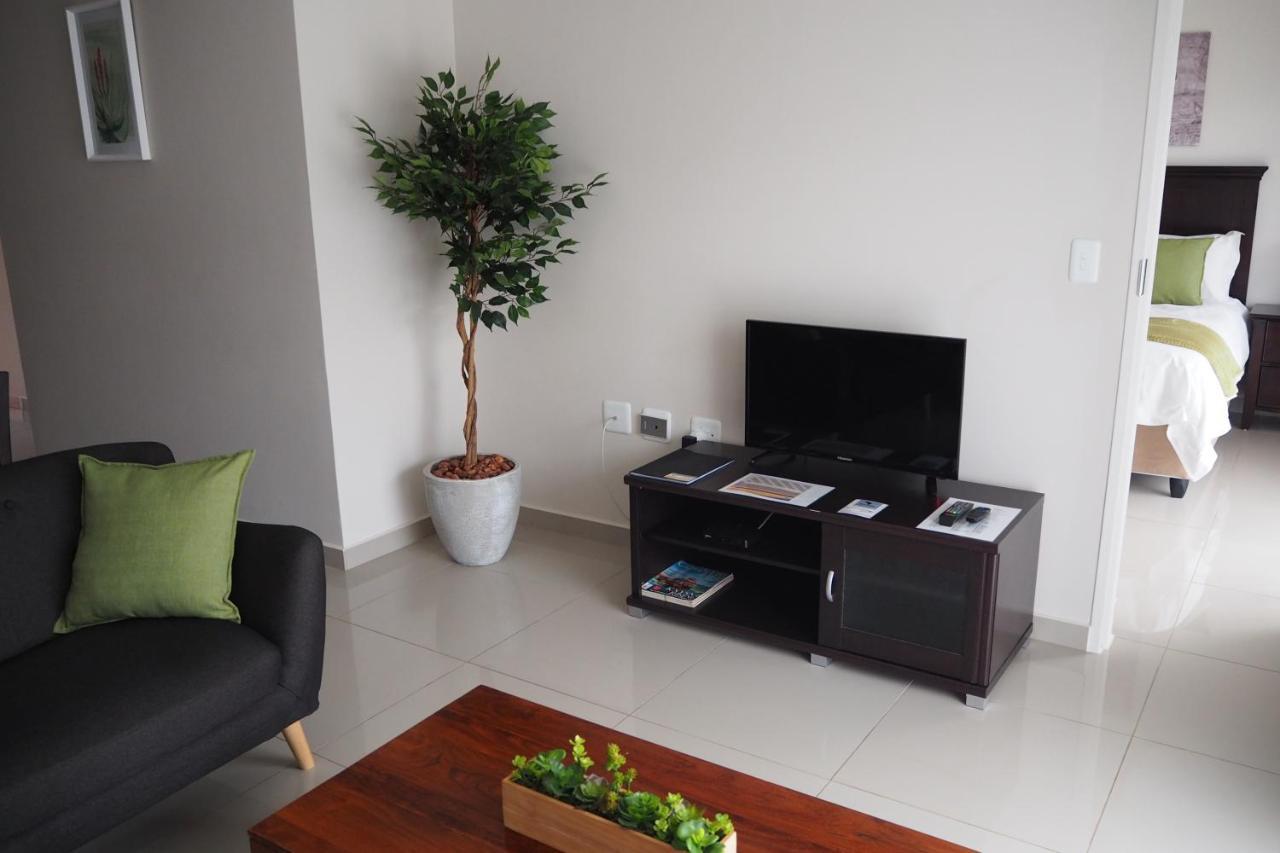 Or Tambo Self Catering Apartments, The Willows Boksburg Eksteriør billede