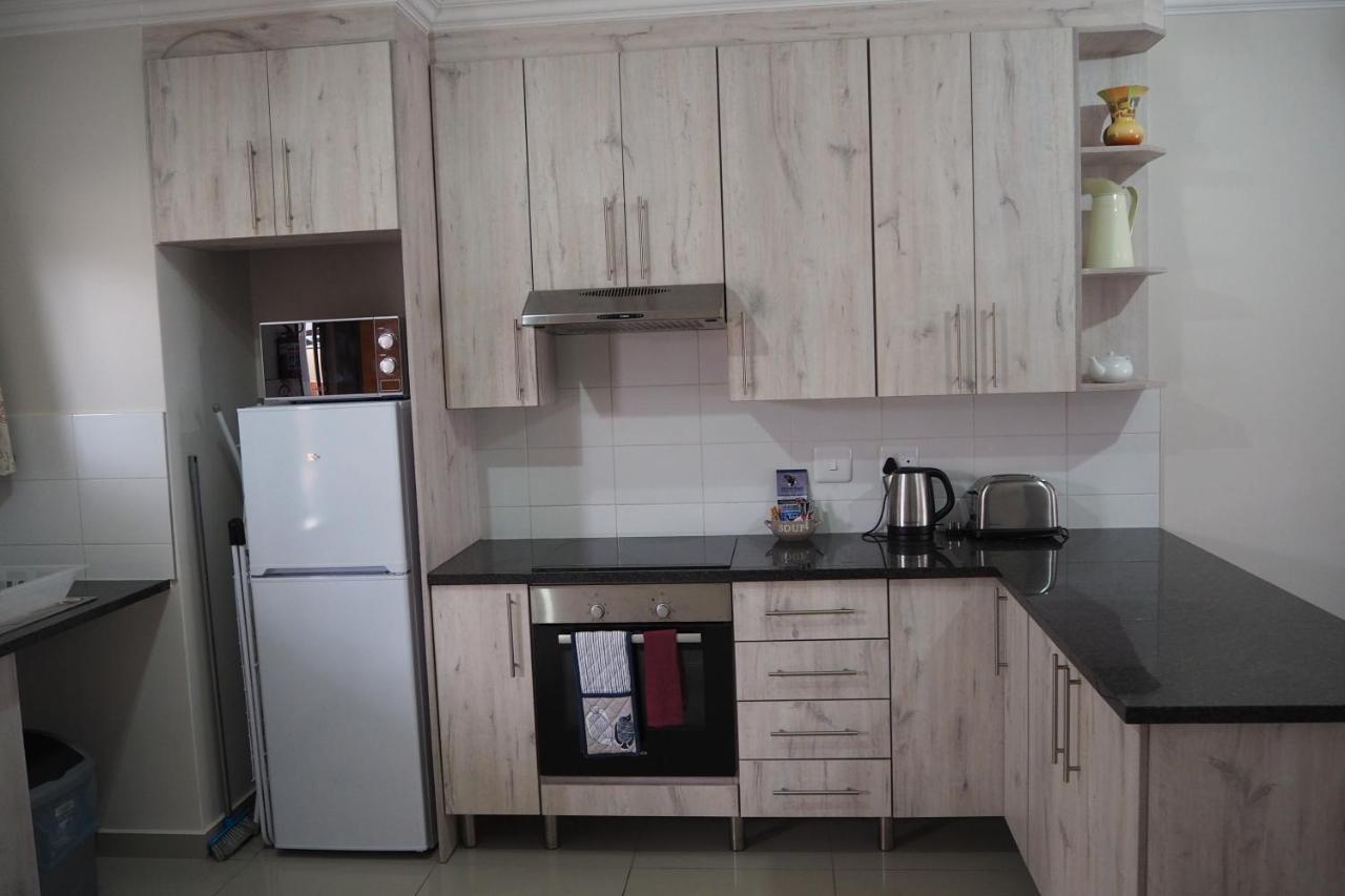 Or Tambo Self Catering Apartments, The Willows Boksburg Eksteriør billede