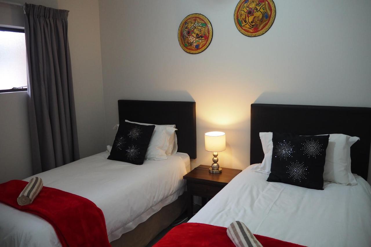 Or Tambo Self Catering Apartments, The Willows Boksburg Eksteriør billede