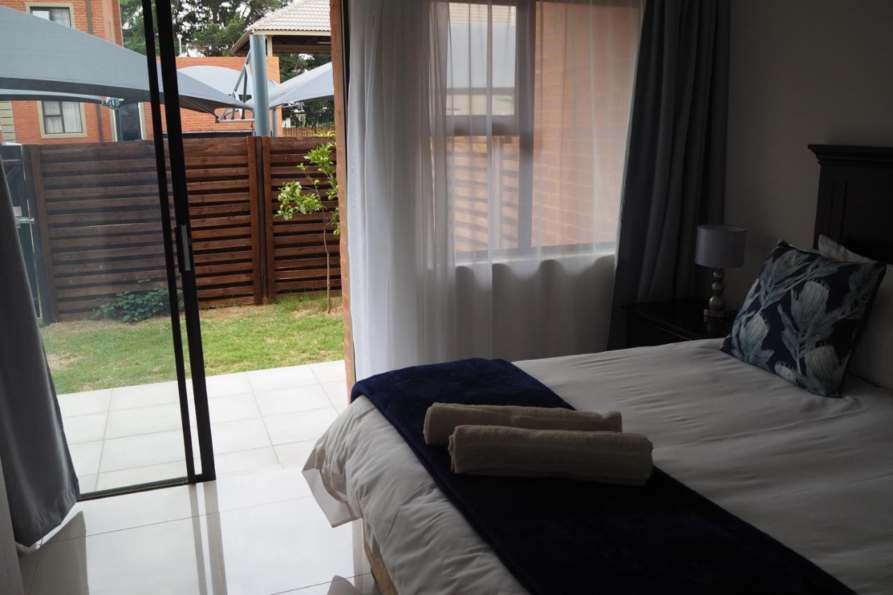 Or Tambo Self Catering Apartments, The Willows Boksburg Eksteriør billede