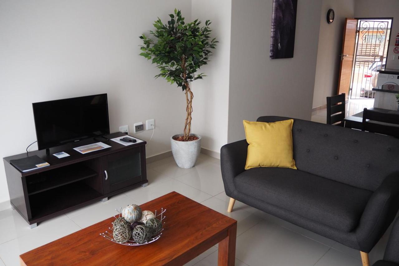 Or Tambo Self Catering Apartments, The Willows Boksburg Eksteriør billede