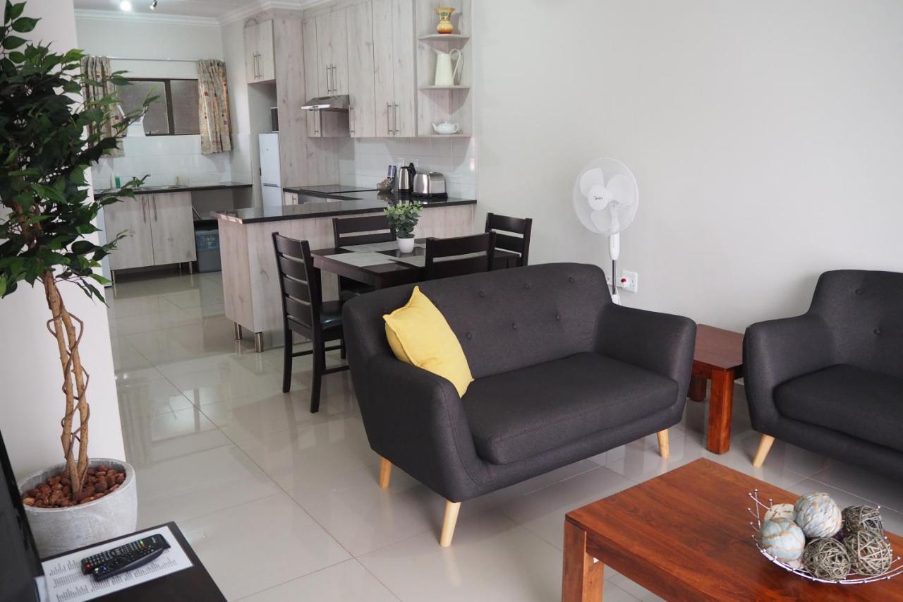 Or Tambo Self Catering Apartments, The Willows Boksburg Eksteriør billede