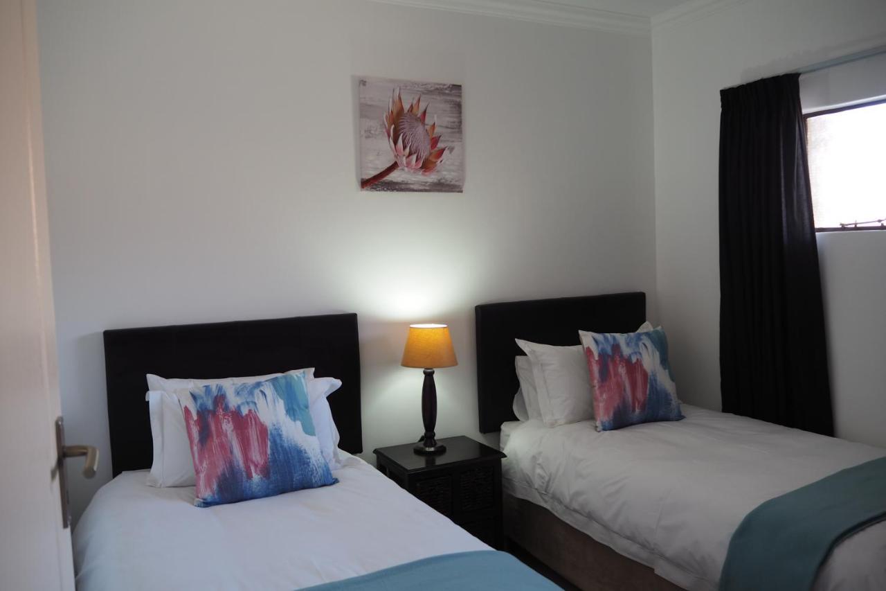 Or Tambo Self Catering Apartments, The Willows Boksburg Eksteriør billede