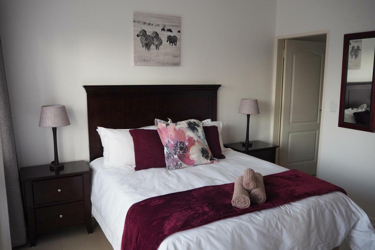 Or Tambo Self Catering Apartments, The Willows Boksburg Eksteriør billede