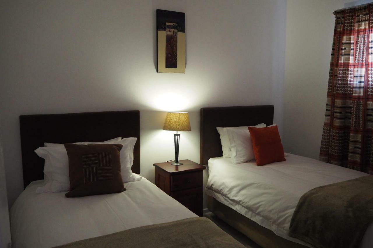Or Tambo Self Catering Apartments, The Willows Boksburg Eksteriør billede