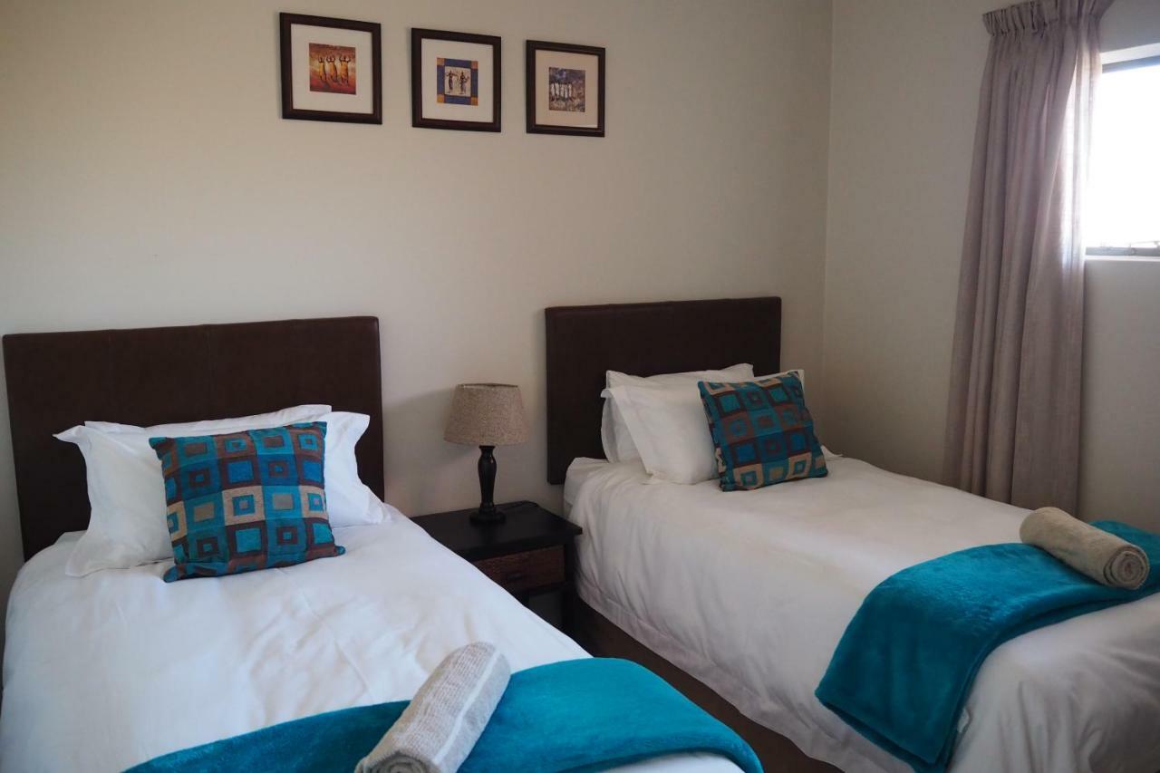Or Tambo Self Catering Apartments, The Willows Boksburg Eksteriør billede