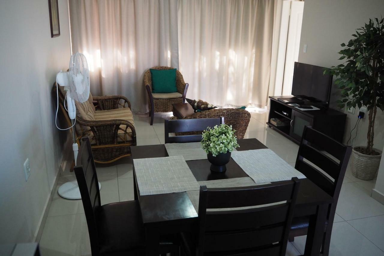 Or Tambo Self Catering Apartments, The Willows Boksburg Eksteriør billede