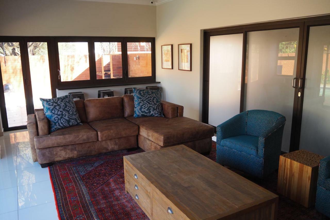 Or Tambo Self Catering Apartments, The Willows Boksburg Eksteriør billede