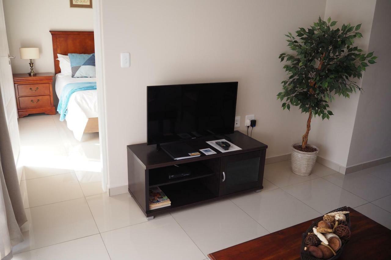Or Tambo Self Catering Apartments, The Willows Boksburg Eksteriør billede