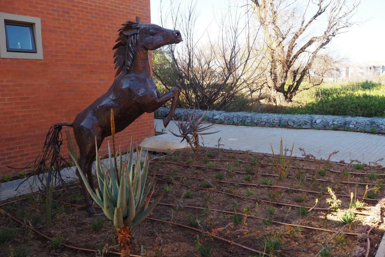 Or Tambo Self Catering Apartments, The Willows Boksburg Eksteriør billede