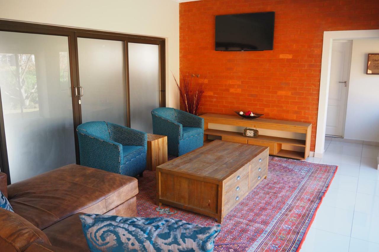 Or Tambo Self Catering Apartments, The Willows Boksburg Eksteriør billede