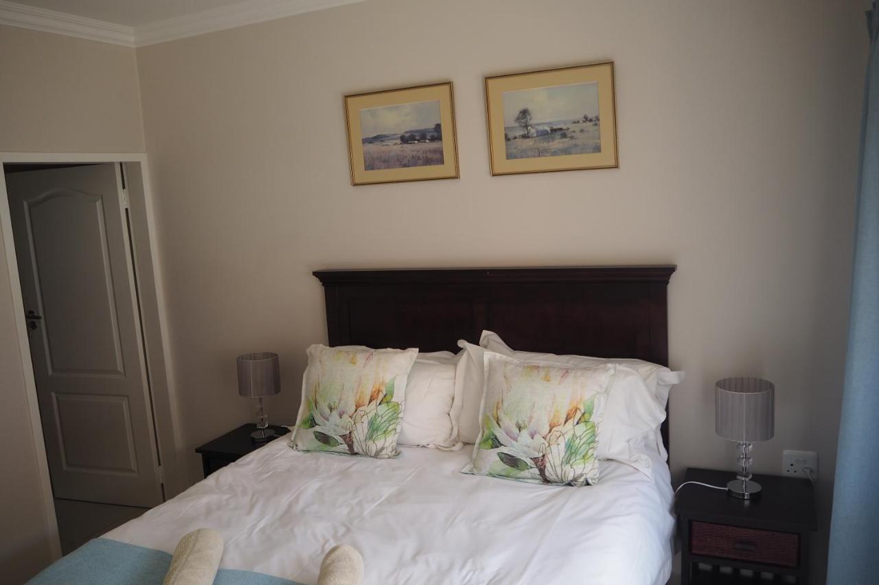 Or Tambo Self Catering Apartments, The Willows Boksburg Eksteriør billede