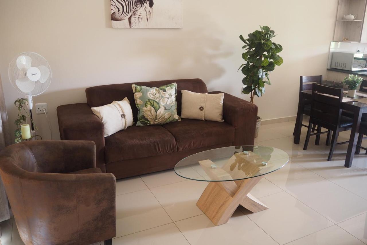 Or Tambo Self Catering Apartments, The Willows Boksburg Eksteriør billede