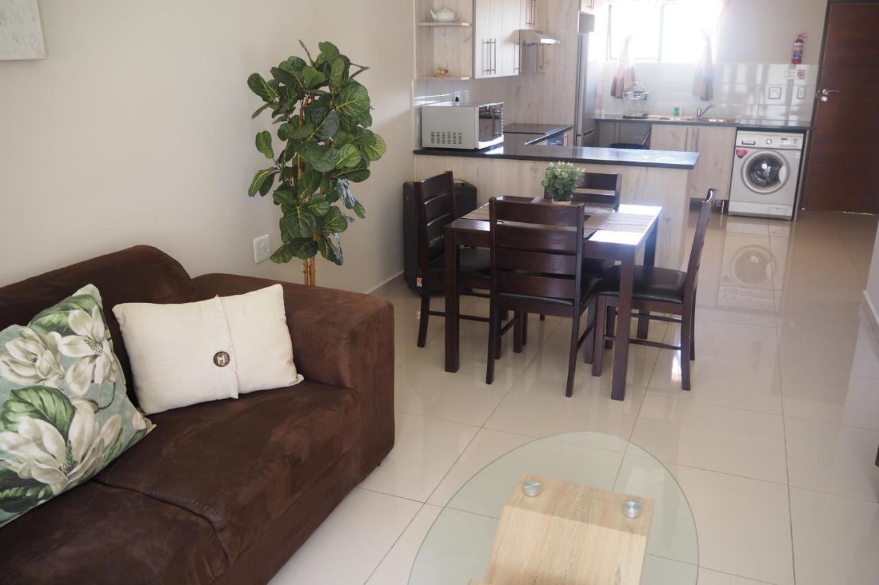 Or Tambo Self Catering Apartments, The Willows Boksburg Eksteriør billede