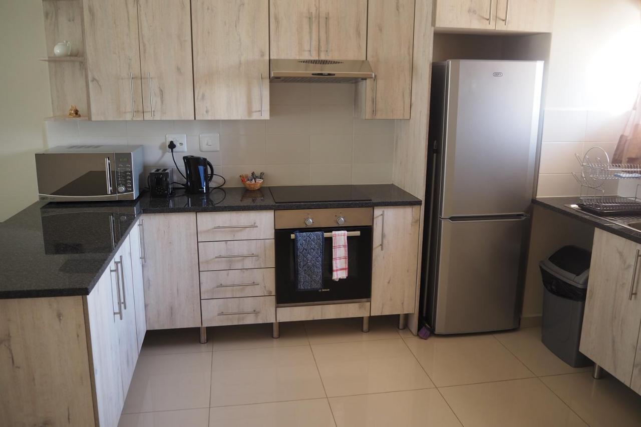 Or Tambo Self Catering Apartments, The Willows Boksburg Eksteriør billede
